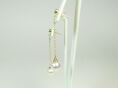 Diamantstecker mit Goldkettchen und Perlen