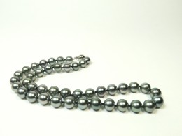 Nahezu makellose Tahitikette mit  runden Perlen,9-10mm, AAA