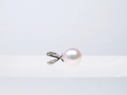 Exklusive Akoyaperle an schön geschwungenem Anhänger, AAA