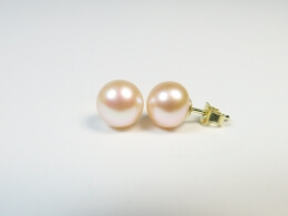 Schöne pfirsichfarbene 585er Ohrstecker