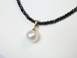 Runde weiße Perle mit Clipanhänger, 10,5-11, AAA