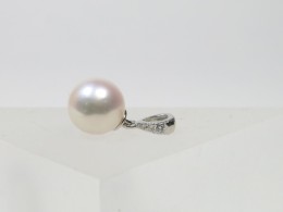 Diamant Anhänger mit Akoyaperle, AAA