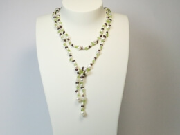 Lange, offene Kette mit Perlen, Granat und Peridot
