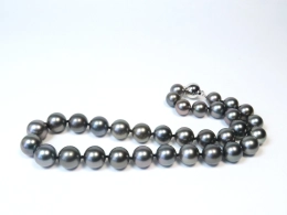 Collier mit runden, anthrazitfarbenen großen Perlen, 11-13 mm, AA+/AAA