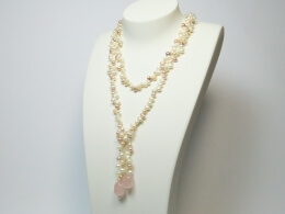 117 cm Perlenschmuck in weiß und rosé mit Rosenquarz
