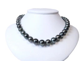 Glanzvolle runde Tahitiperlenkette, 10,2-13,2 mm, AA+